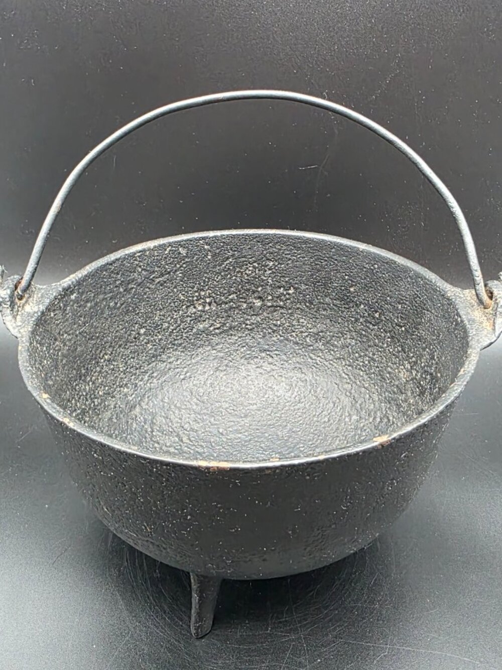 Small Cast Iron 3 Footed Cauldron Wire Bail Handle 8” Diameter Bean Pot